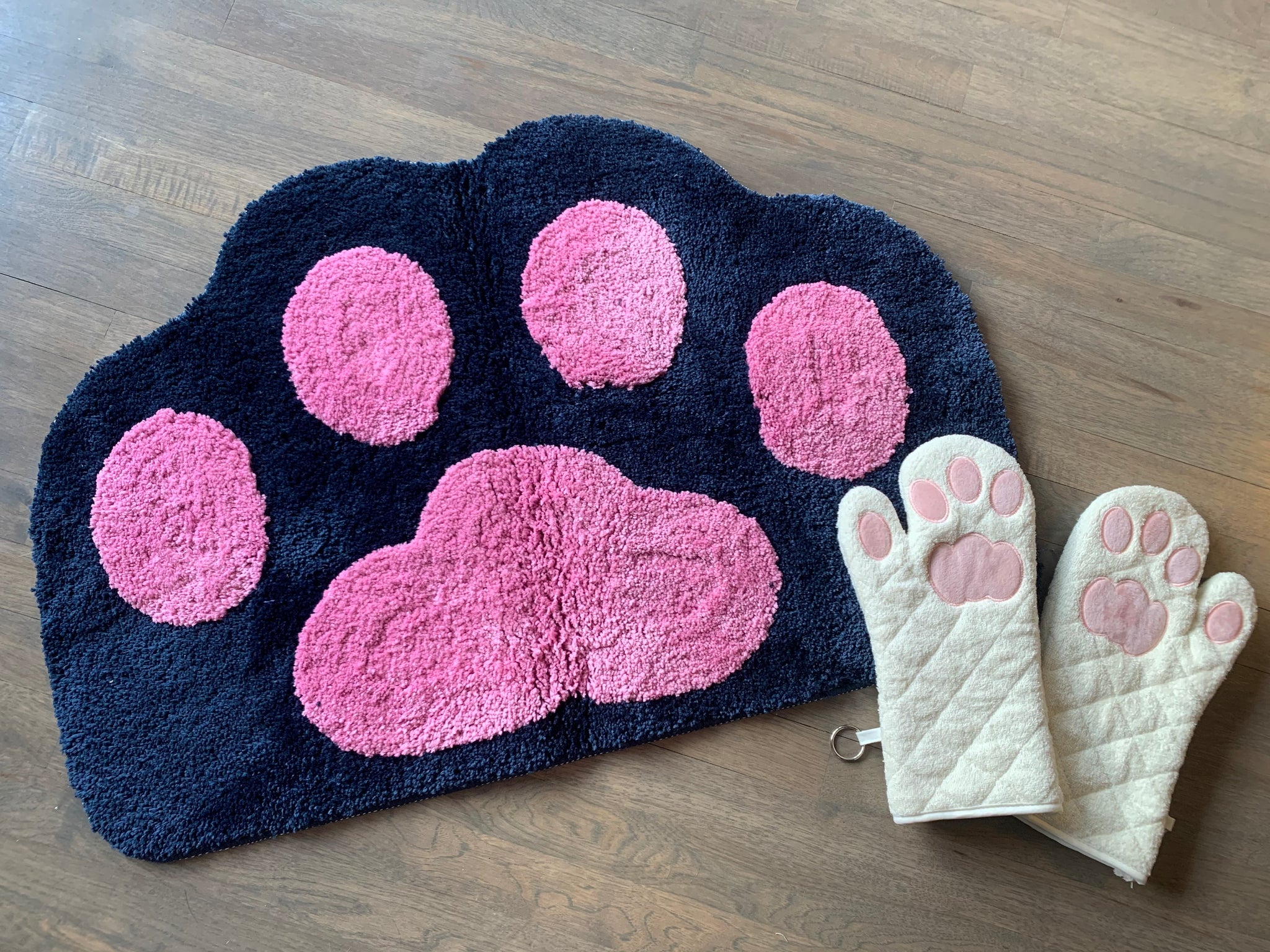 Cricket and Junebug Oven Mitts Cat Paws - Black & Pink